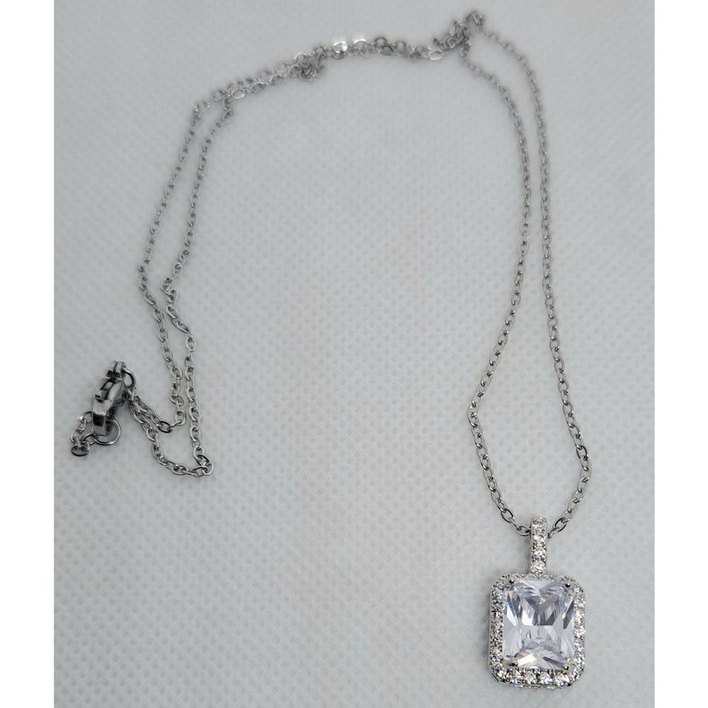 Dazzling necklace 
